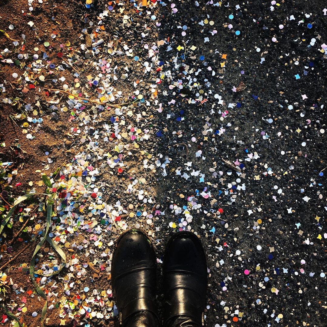 Walking in my shoes - Confetti